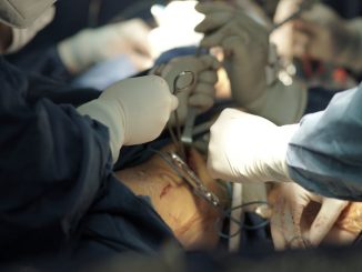 成為頂尖外科醫生的非凡旅程：勇敢與智慧的完美結合